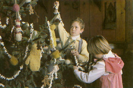 boy-and-girl-with-tree