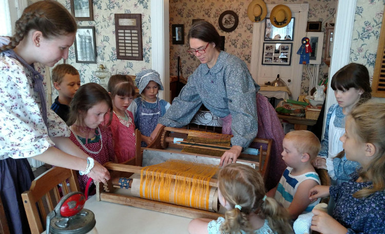 pioneer lady shows how to use the loom